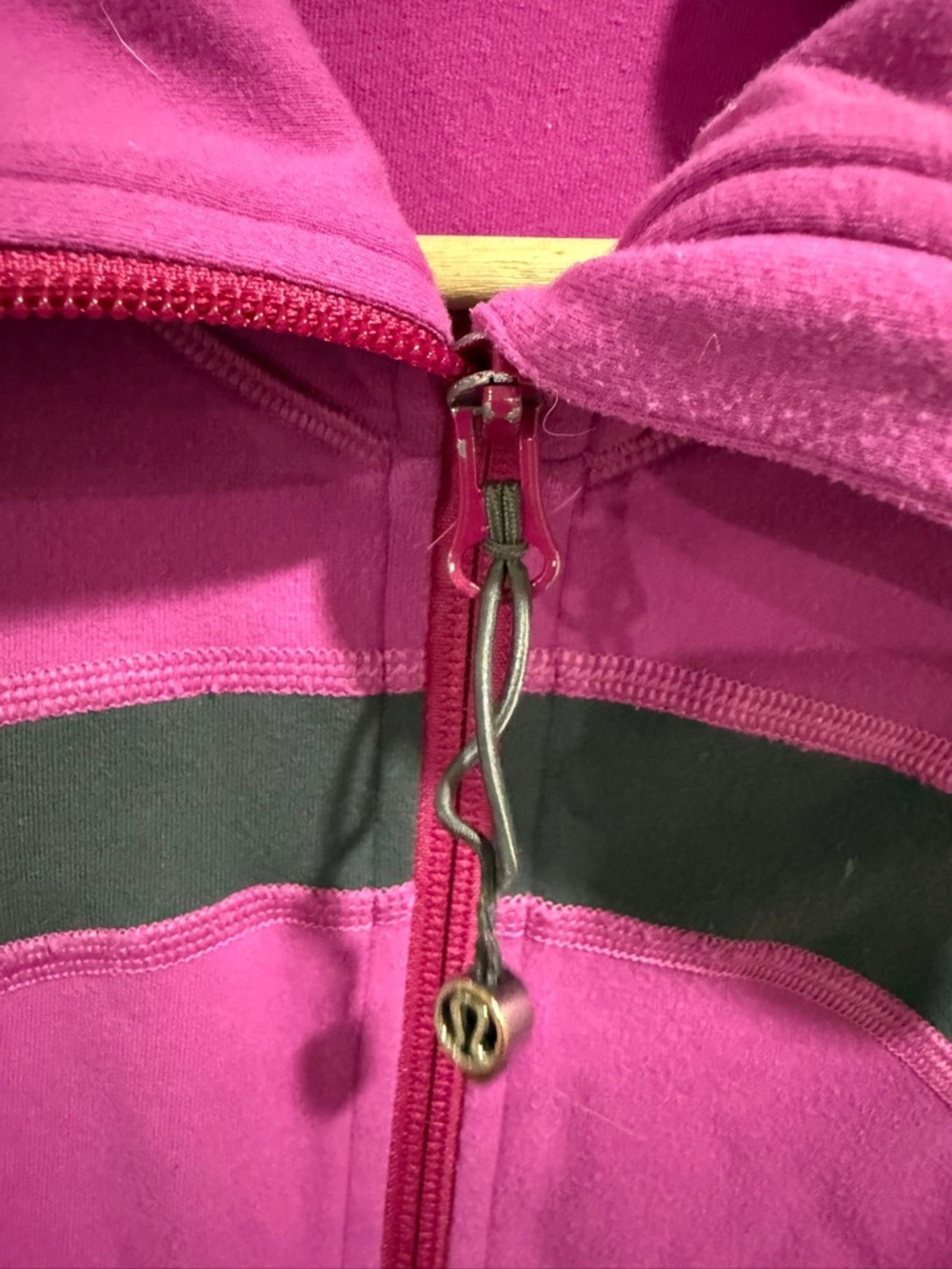 Lululemon Define Jacket Magenta Pink Size 4 Full Zip Thumbholes - Picture 9 of 12